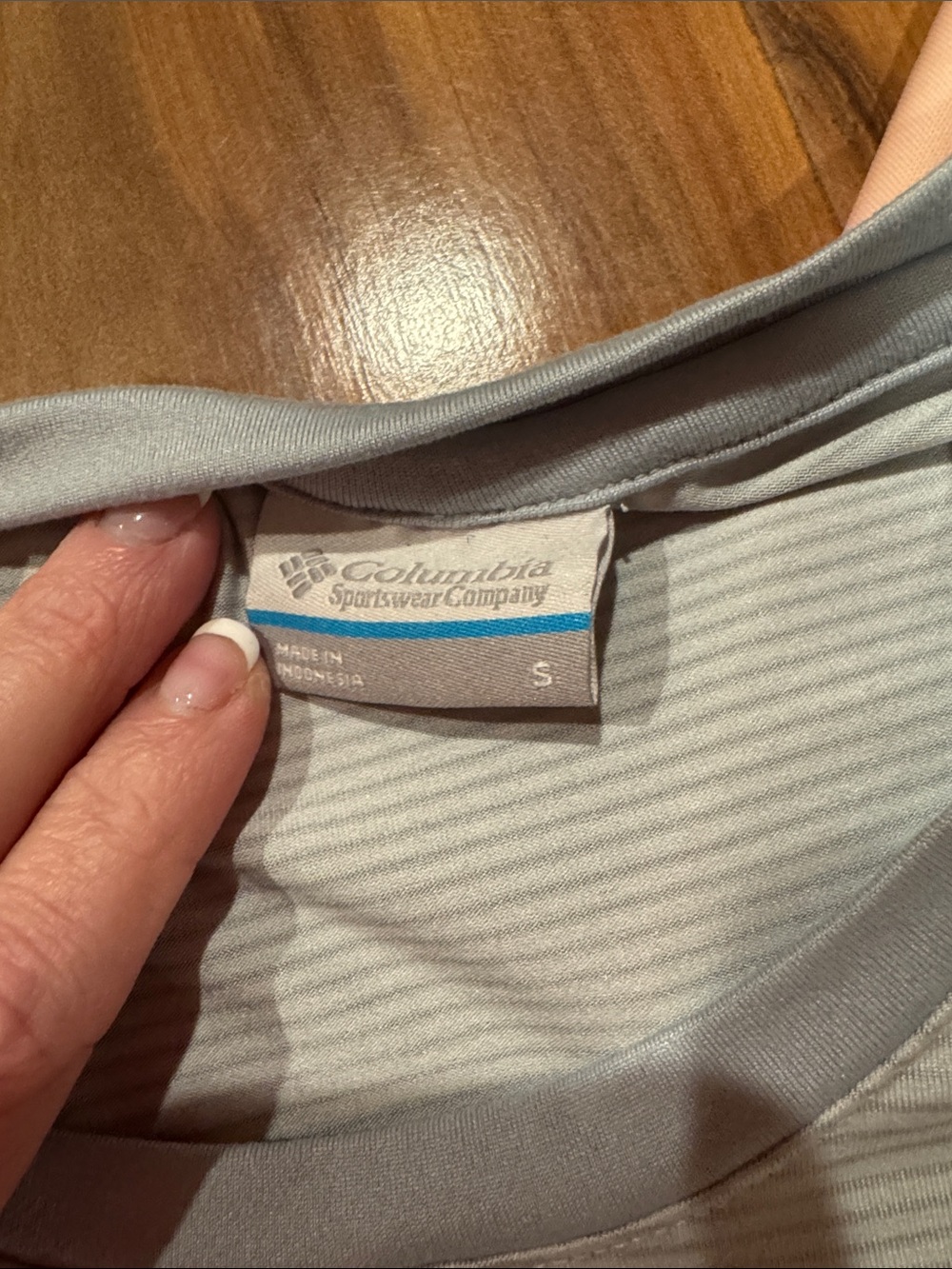 Columbia ladies size small set of 2 tops. New with tags - Picture 2 of 6